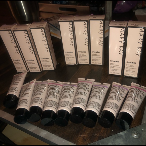 Mary Kay Timewise Matte-wear Liquid Foundation - Picture 3 of 3